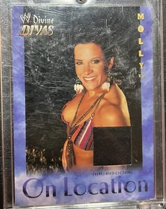 2003 Fleer WWE Divine Divas - On Location Clothing Molly Holly (MEM) - Bild 1 von 2