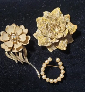 3 Vintage Coro Goldtone Floral Faux Pearl  & Rhinestone Pin Brooch Lot  - Picture 1 of 4