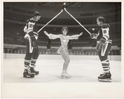 1978 Pete Mahovlich Dorothy Hamill Ice Hockey Figure Skating NHL Penguins Photo - Image 1 of 2