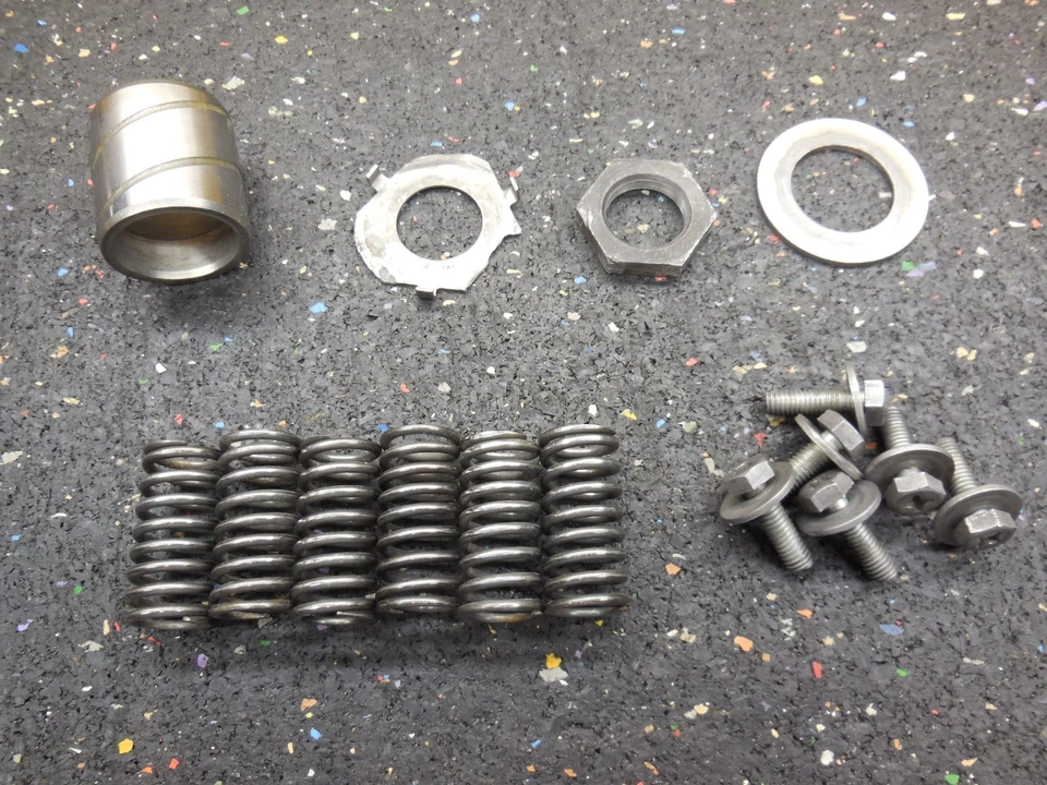 Lote de peças de ferragens de embreagem 1983 Yamaha YZ250 parafusos de molas etc. 83 YZ 250 - Imagem 1 de 1