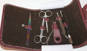 Maniküre Nägel Kosmetik Set mit Etui Hautzange Pinzetten Pusher Scheren 6 Teile - Picture 1 of 2