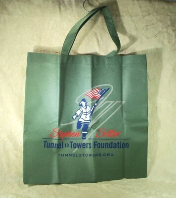 Bolso de Mano Verde Ligero Base Tunnel To To Towers Foto 1 de 3