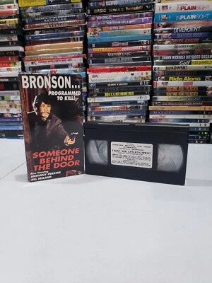 Someone Behind The Door VHS  Movie Used Charles Bronson, Jill Ireland Foto 1 de 2