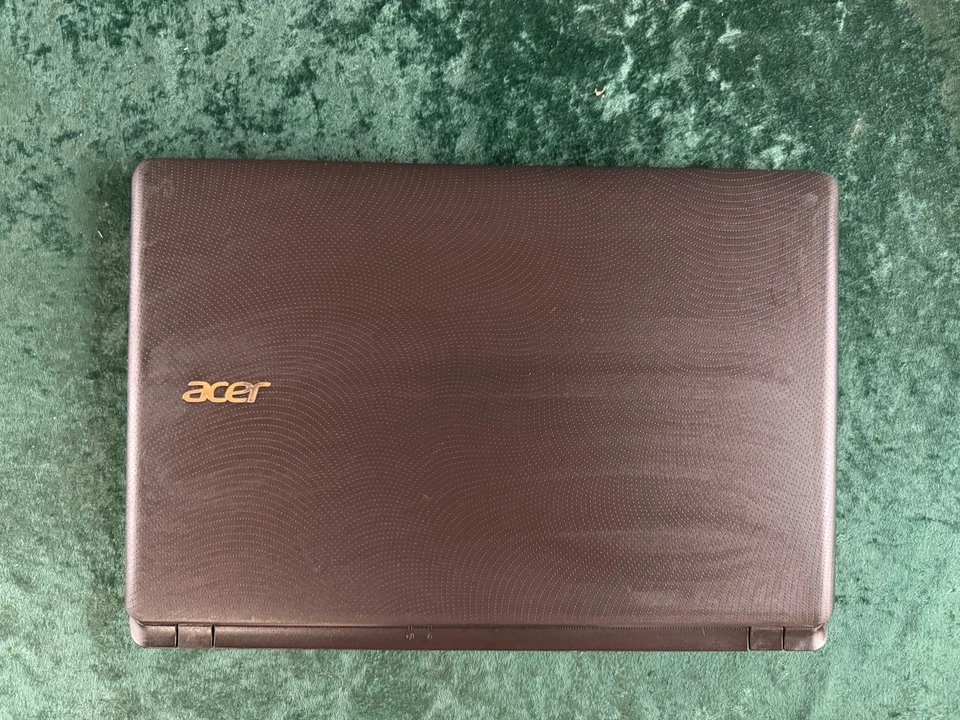 Portátil Acer Aspire Es1-533-C72x - solo para piezas no se enciende Foto 1 de 4