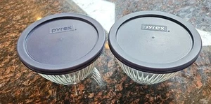 Pair of Pyrex 7401 Ribbed 3 Cup Clear Glass Mixing Bowls & Matching Blue Lids - Picture 1 of 8