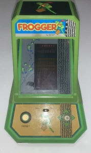 Vintage 1980's Frogger Coleco Table Top Arcade Game! Works! - Foto 1 di 9
