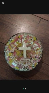 Antiguo pisapapeles de vidrio con 'Roca de las Edades' más cruz.   - Imagen 1 de 2