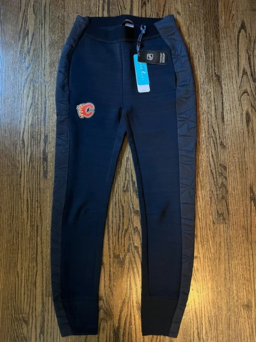 Calgary Flames Women’s Yoga Pants Small Brand New by Levelwear Cover