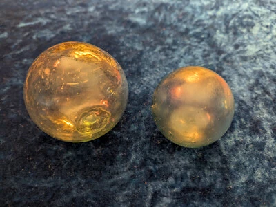 Dos boyas globo bola flotante red de pesca de vidrio marino soplado a mano japonesa vintage Foto 1 de 4