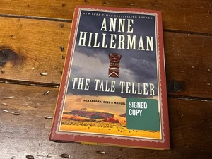 **SIGNED 1st Edition** ANNE HILLERMAN ** The Tale Teller ** (2019 HC/DJ) * W/COA - Foto 1 di 8