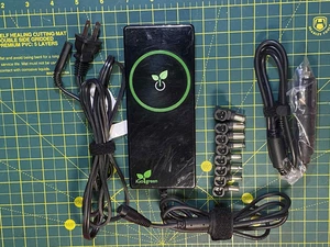iGO GREEN AC Power Adapter Supply Model 6630080-0100 COMPLETE Includes 8 Tips - Picture 1 of 12