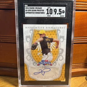 2024 Panini Crociata Quinn Sacerdote Apprendista Firme RC Auto #AS-QPR Pirati - Foto 1 di 2