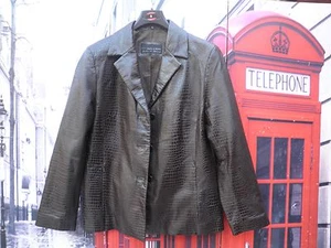 ESPECTACULAR CHAQUETA SEÑORA PIEL MARRON SIMULANDO COCODRILO TALLA 40 - Imagen 1 de 6