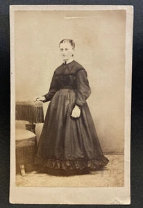 EASTON PA Mujer con Vestido Largo Negro CDV Foto Tarjetas de Visita Foto Años 1870 - Imagen 1 de 12