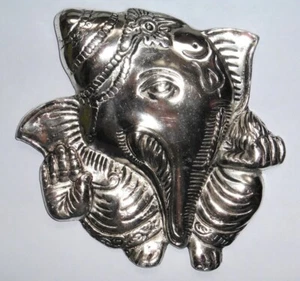 Beautiful Vintage Look Silver Coloured Ganesh Hindu Wall Plaque 18 x 20 cm - Picture 1 of 3