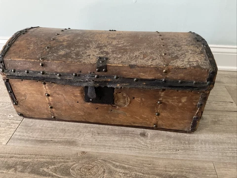 19TH Century ANTIQUE HIDE COVERED STAGECOACH BOX / TRUNK, 1833 Newspaper liner Cover