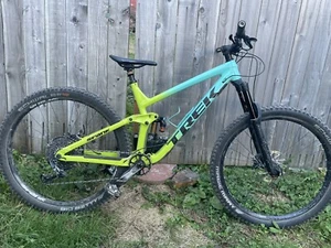 Trek Slash 8 2019 Large, Full Suspension Mountain Bike - Picture 1 of 11