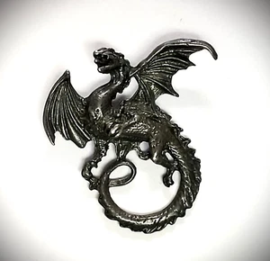 Colgante grande de fantasía voladora celta dragón peltre de 2" amuleto - Imagen 1 de 6