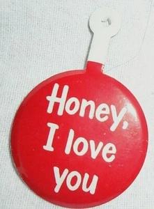 Vintage Sue Bee Honey Company, "HONEY I LOVE YOU" ergänzende Klappnadel - Bild 1 von 5