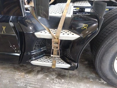 KENWORTH T680 CAB SKIRT/SIDE FAIRING 3831982 - Imagem 1 de 2