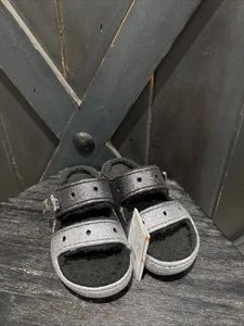 Crocs Classic Cozzzy Sandalen schwarz/silber Glitzer Riemen Damengröße 6 – NEU - Bild 1 von 8
