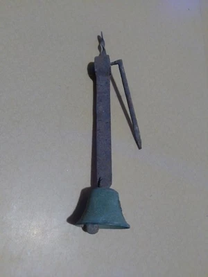 ancienne cloche sonnette carillon bronze ressort métal - Photo 1/4