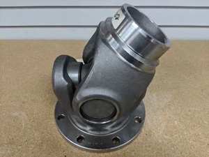 Fixed U-Joint Drive Shaft Flange Coupling Elbe 30211602 Ref. # SKF 2-122-205-001 - Picture 1 of 10