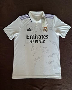 Camiseta Real Madrid 22/23 firmada por los jugadores, talla M, sin estrenar - Imagen 1 de 3