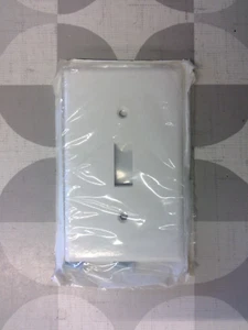 Leviton 88001 1 Gang Toggle Switch Wallplate **Free Shipping** - Picture 1 of 2