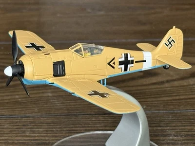 "Corgi AA34304 FW-190A-4 ""Черный двойной шеврон"" Kommander Adolf Dickfiekd 1942" - Изображение 1 из 4
