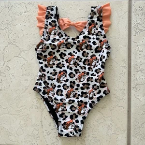 Buc-ee’s Badeanzug 9-12 Monate Kleinkind Baby Einteiler Leopard Bibermuster Schwimmen - Bild 1 von 4