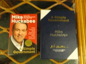 MIKE HUCKABEE SIGNED A SIMPLE GOVERNMENT BOOK + CASE!! - Imagen 1 de 3