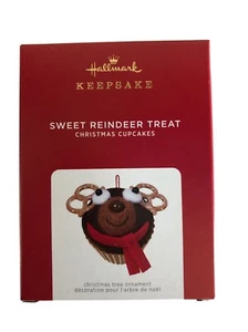 2021 Hallmark Ornament ~ Christmas Cupcakes ~ "Sweet Rentier Treat" ~ LE ~ Neu in OVP - Bild 1 von 7