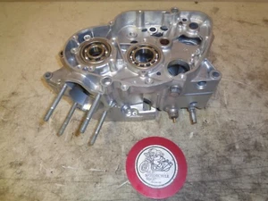 1975 SUZUKI RV125 CRANKCASES (PAIR) - Picture 1 of 12