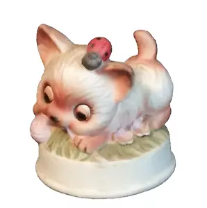 Vtg NAPCOWARE Porcelain Siamese Cat Kitty Kitten Playing With Yarn & Ladybug EUC - Picture 1 of 6