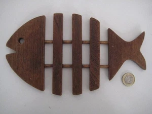 VINTAGE DANISH ICONIC MID-CENTURY MODERN MCM FISH TRIVET BOARD WOODEN POT STAND - Picture 1 of 14