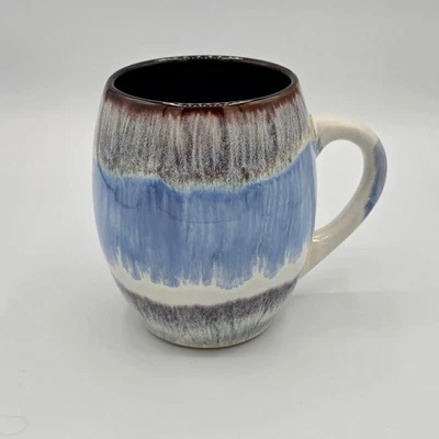Taza de gres American Atelier azul marrón esmalte por goteo forma de barril Foto 1 de 4