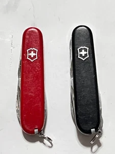 Lot of 2 Victorinox Swiss Army knives - Huntsman Black - Tinker - Picture 1 of 19