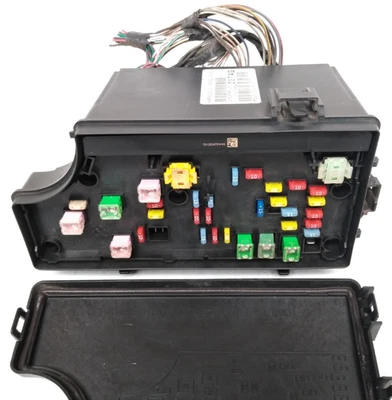 04692207AG Jeep 2007 2008 Patriot Compass Caliber Power Relay Fuse Box OEM J24 - Image 1 of 4