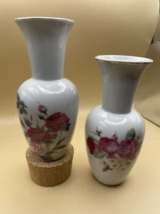 Set Of 2 White Porcelain Vases W/ Red Roses Gold Trim 6.75” Floral Mother’s Day - Picture 1 of 15