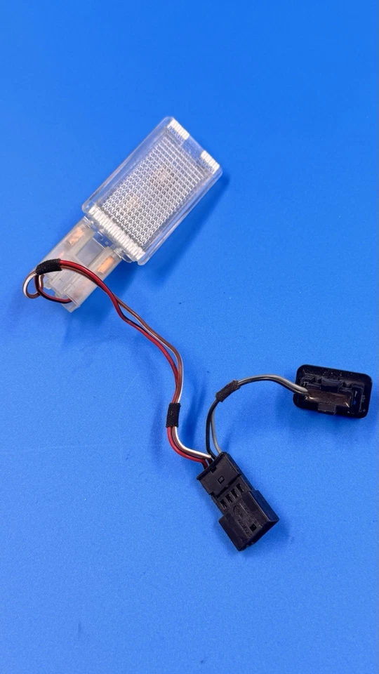 Audi A6 1998 iluminación interior usada, original #1401365-21 mz Foto 1 de 4