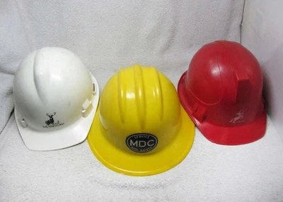 3 cascos duros vintage - Bullard Hard Boiled MDC, DOS Willson-Hartford, Chase Foto 1 de 4