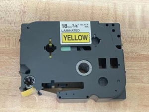 CINTA PARA HACER ETIQUETAS TZ TAPE TZ-641 18mm 3/4" CINTA LAMINADA AMARILLO NEGRO TINTA #4 - Imagen 1 de 1