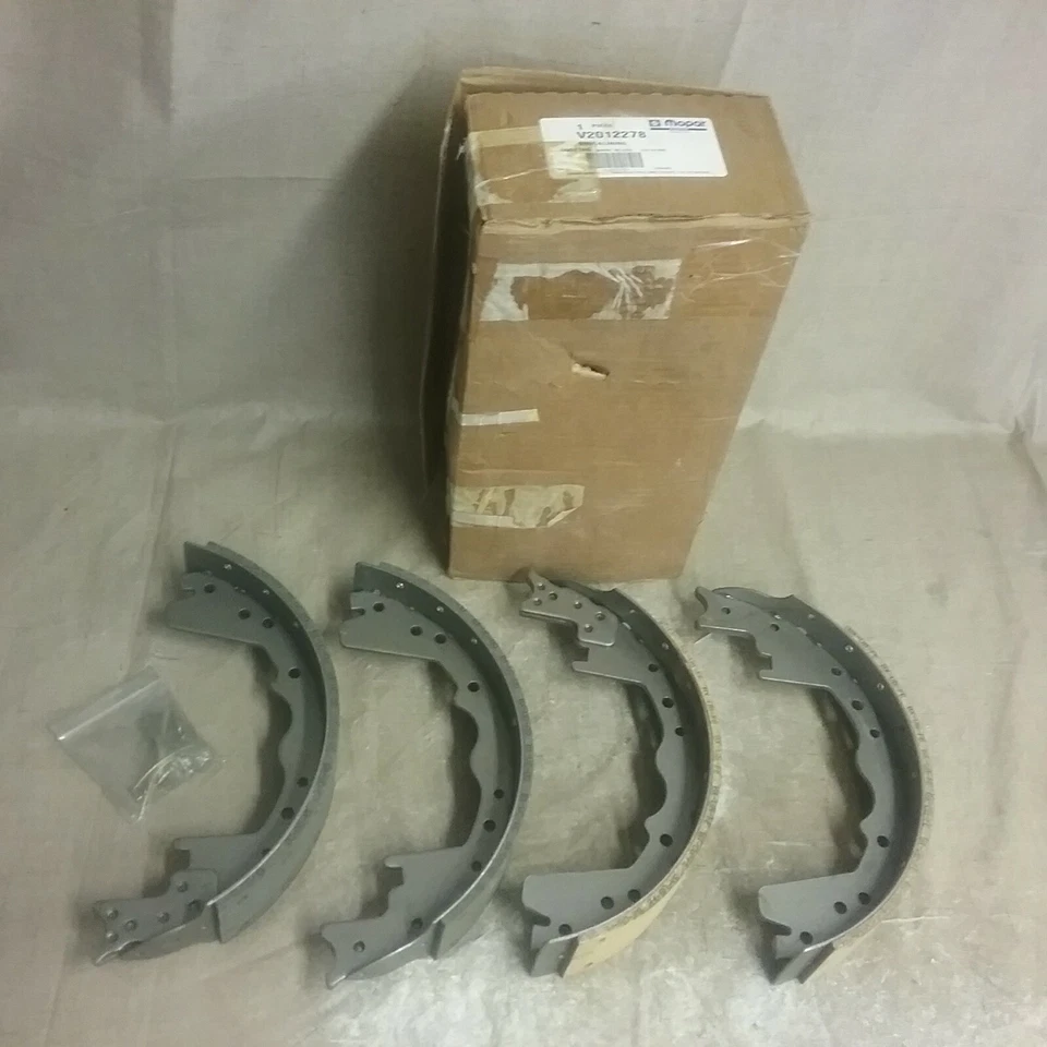 Комплект тормозных колодок и подкладок Mopar V2012278 - 1984-1993 Dodge - Изображение 1 из 3