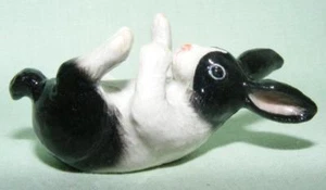 Figura animal miniatura de porcelana Klima conejo blanco y negro acostado L989 - Imagen 1 de 1