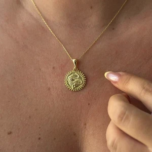 14k Gold Lab-Created Snake Medallion Necklace Dainty Round Pendant Jewelry Gifts - Picture 1 of 4
