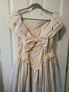 Vintage Galina Seide Hochzeitskleid Porträt Kragen Jackie O-Stil Kleid - Bild 1 von 11