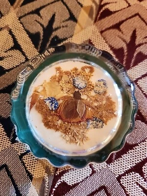 Peso de papel de vidrio vintage con flores silvestres con bordes festoneados 2,75"  Foto 1 de 4