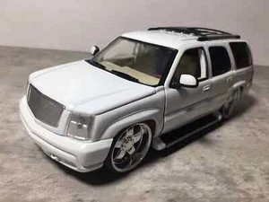 2002 Welly 1:24 Cadillac ESCALADE Vintage Die-Cast Car Model Collectible Rare - Picture 1 of 7