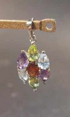  吊坠橄榄石、石榴石、紫水晶和蓝色黄玉不锈钢 19 毫米 x 11 毫米 — 第 1/4 张图片